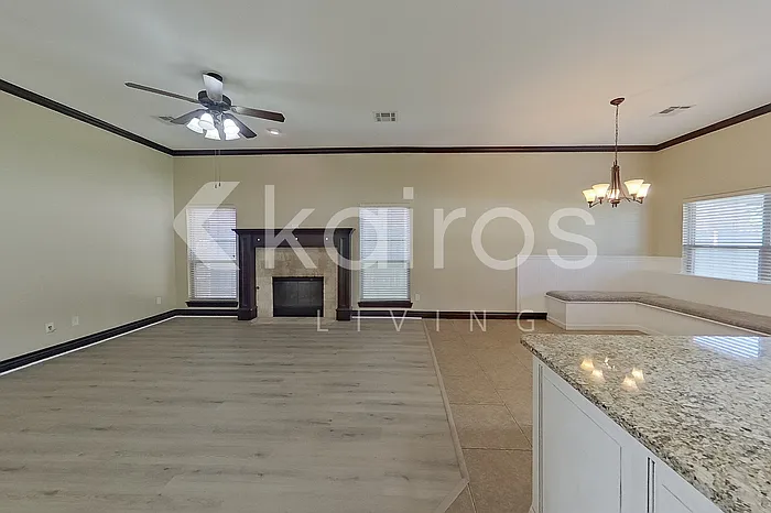 4 bed, 2.5 bath, 2411 sqft, $2,475 — Photo 3