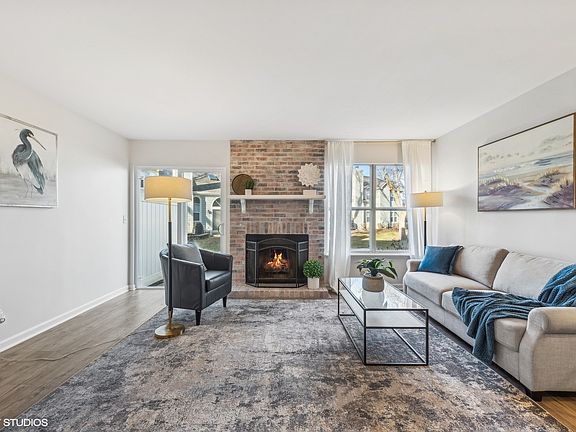 5th image of 350 W Hamilton Ln