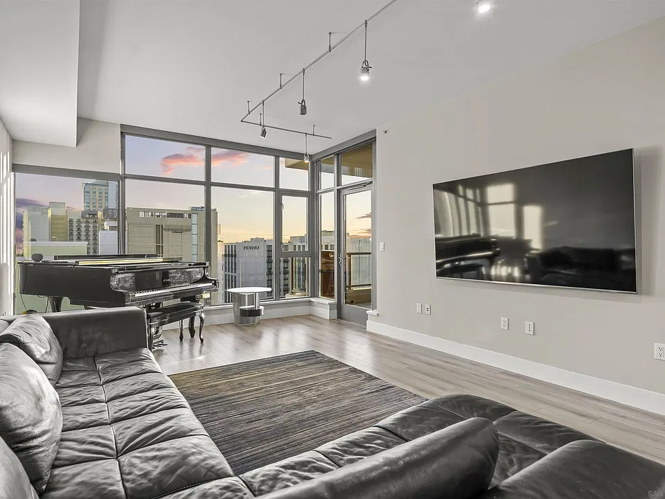 575 6th Ave #1006