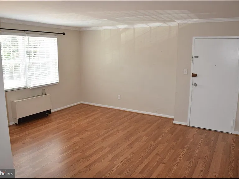 2030 N Vermont St #104 — Photo 2