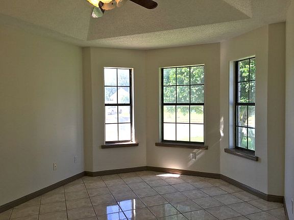 3rd image of 2203 Fresno St