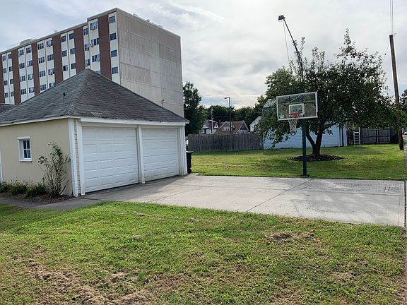 Basketball. 2 car drive