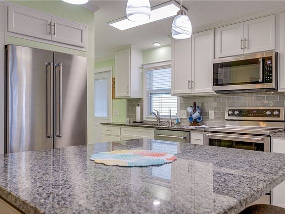 4th image of 612 Sunrise Ave