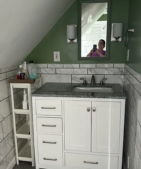 2nd bathroom upstairs