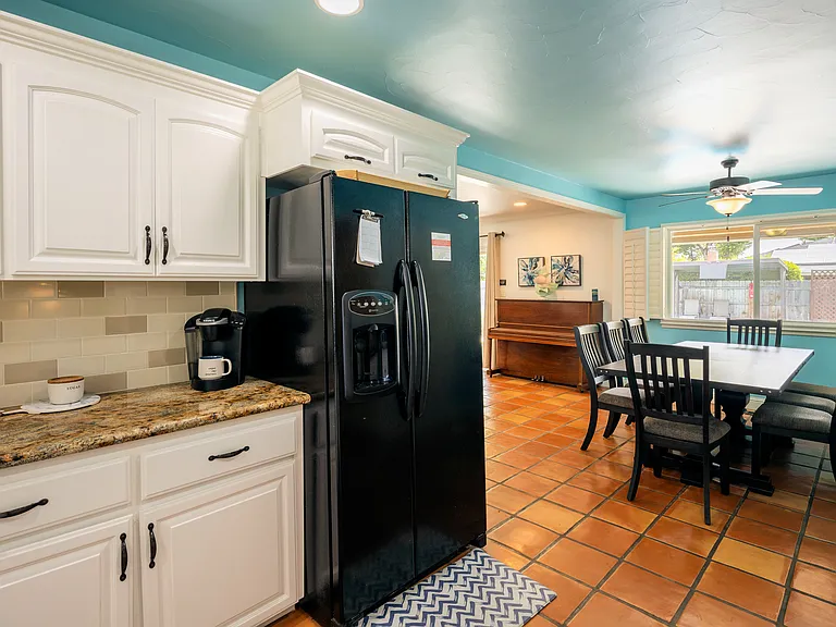 6519 N Mariposa St — Photo 37