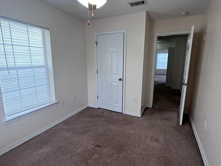 211 Johnson Ct — Photo 16