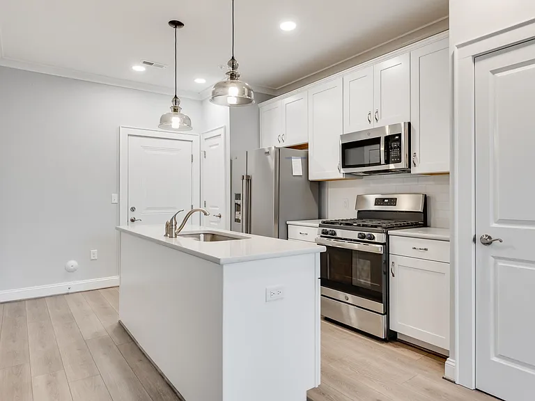 392 Armitage Walk #A — Photo 4