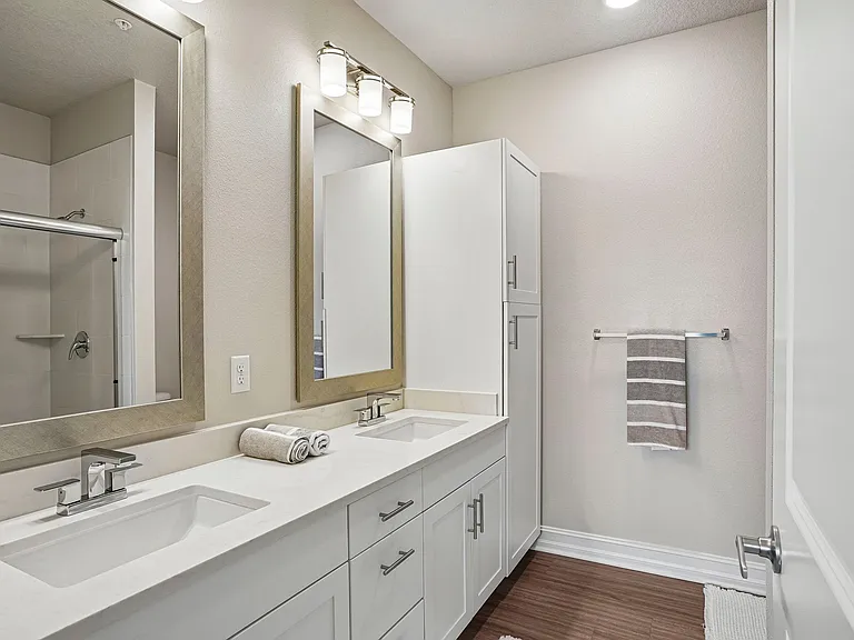 Lake Tavares Apartments — Photo 32