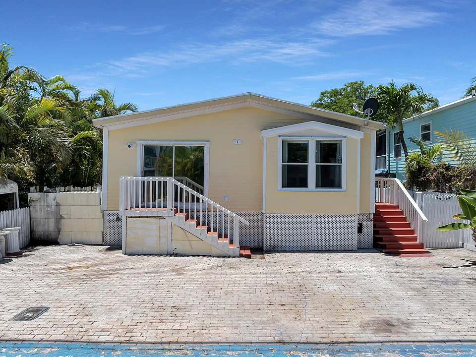 4 Coral Dr
