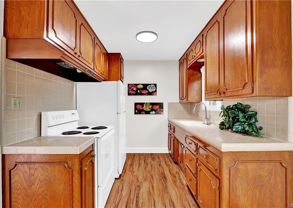 1st image of 3122 E Theresa St #1/4