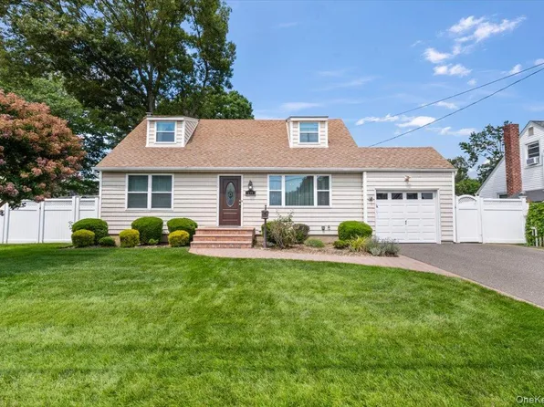 177 N Queens Avenue, Massapequa, NY 11758