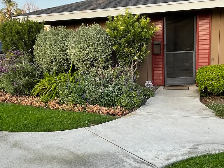 Pointe Newport Apartments — Photo 10