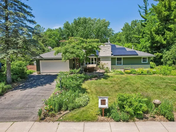 2955 Regent Ave N, Golden Valley, MN 55422
