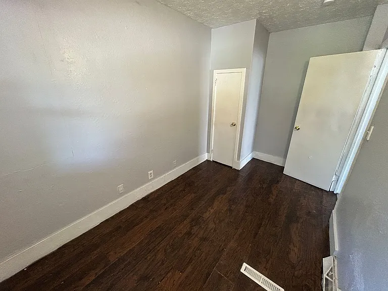 640 W 13th St — Photo 53