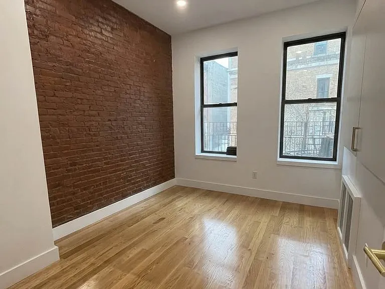 60-82 Catalpa Ave #2R — Photo 6