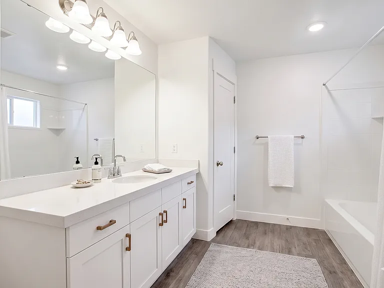 7243 N Silver Spring Way — Photo 4