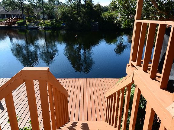 5th image of 18 Fox Valley Dr