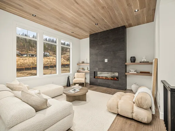1437 April Springs Ct, Kelowna, BC V1V 2C6