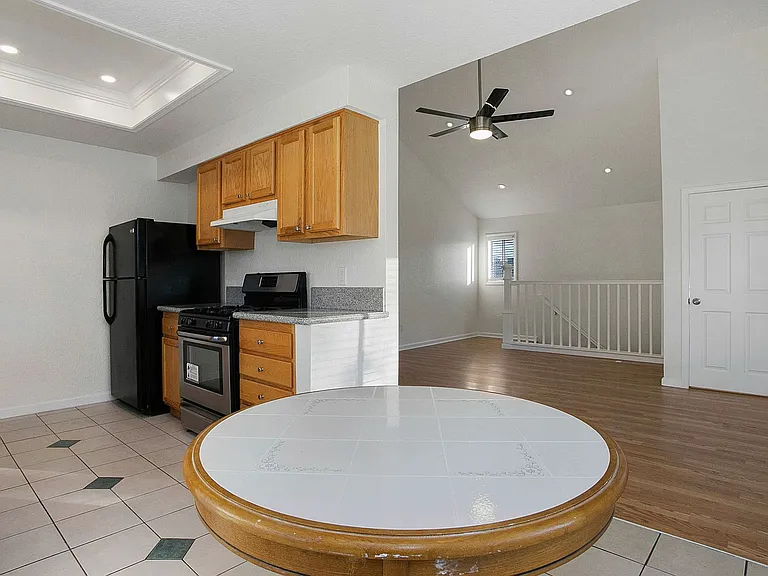Linden Avenue Triplex — Photo 8
