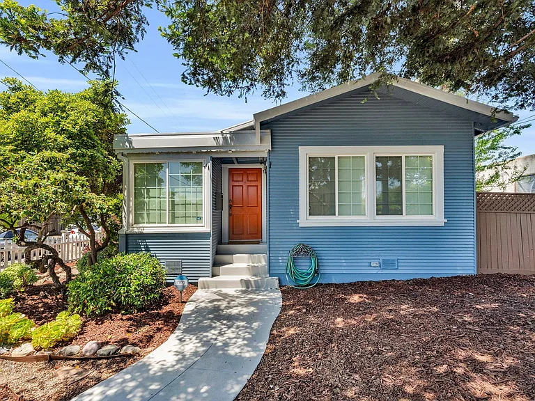 802 Broadmoor Blvd — Photo 2