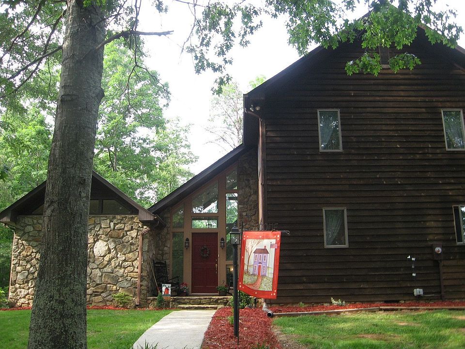 Freshly Painted Entryway!