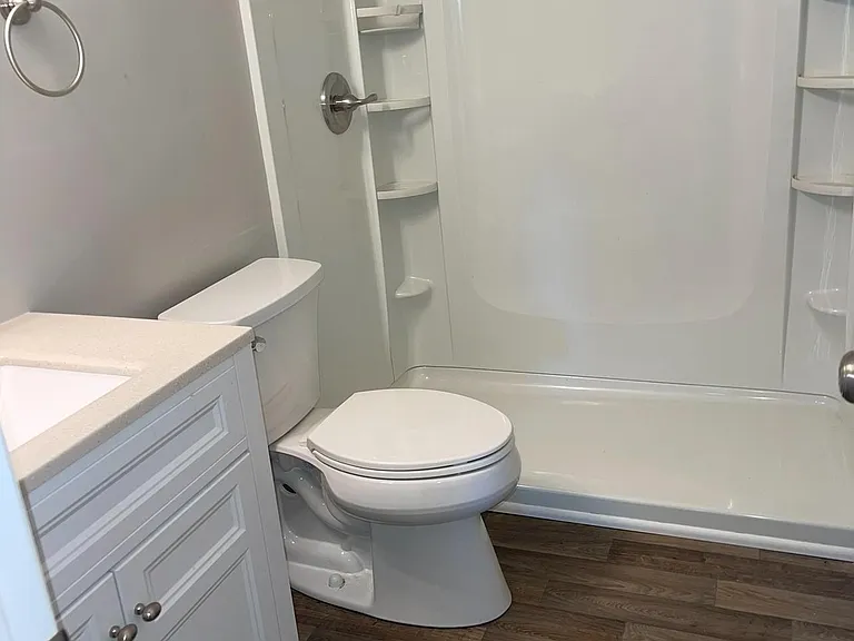 28 Oakhurst Dr #4 — Photo 2