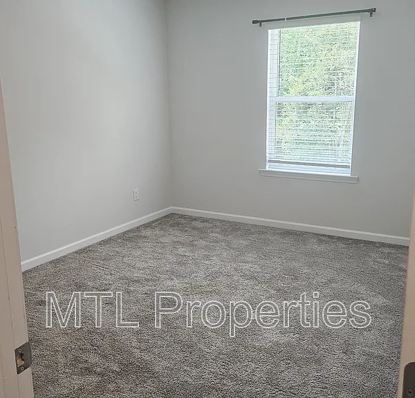 195 Bezelle Ave — Photo 15