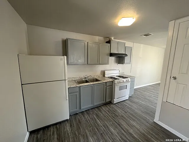 2 bed, 1.0 bath, 700 sqft, $1,250 — Photo 4