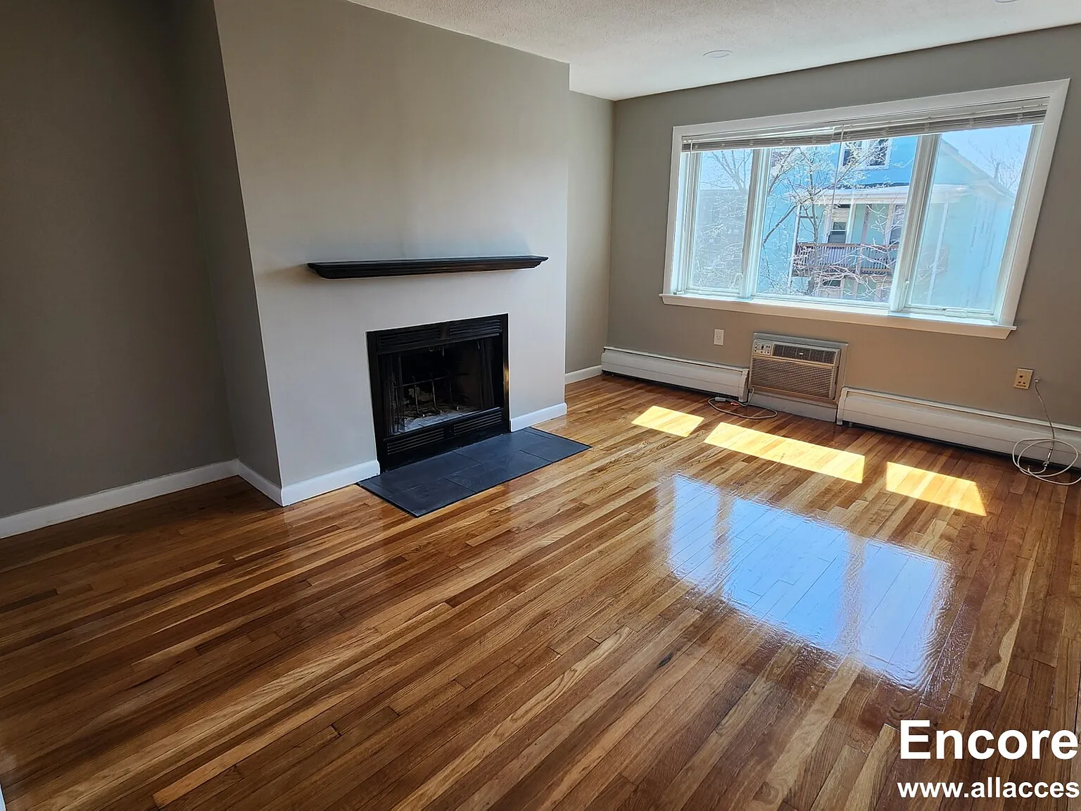 1 bed, 700 sqft, $2,800 — Photo 2
