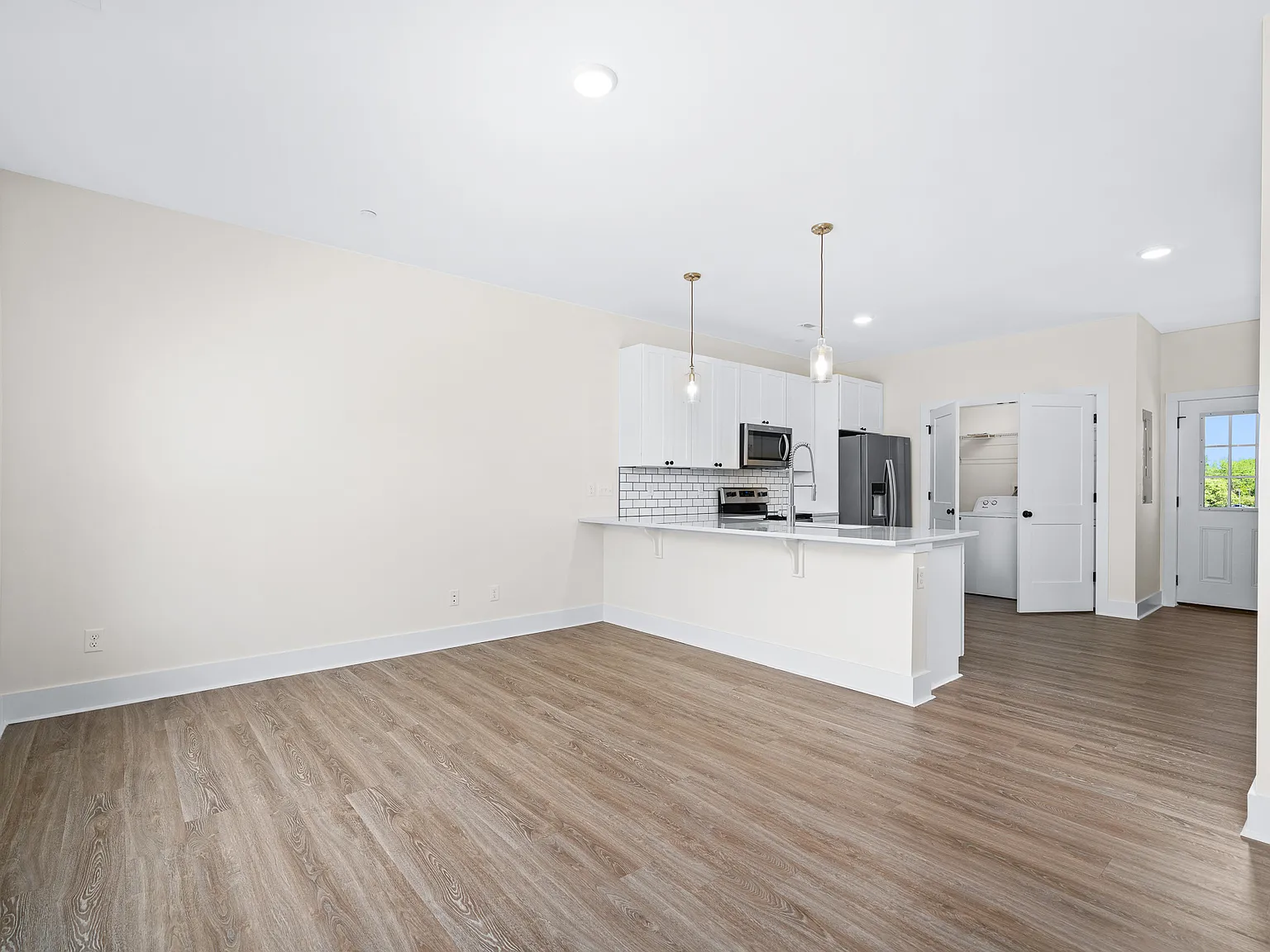 2 bed, 2.5 bath, 1181 sqft, $1,650 — Photo 2