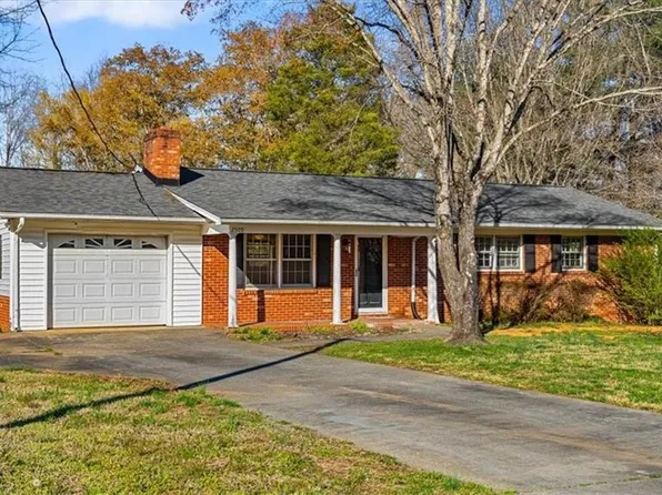 2509 N Berry St, Germanton, NC 27019