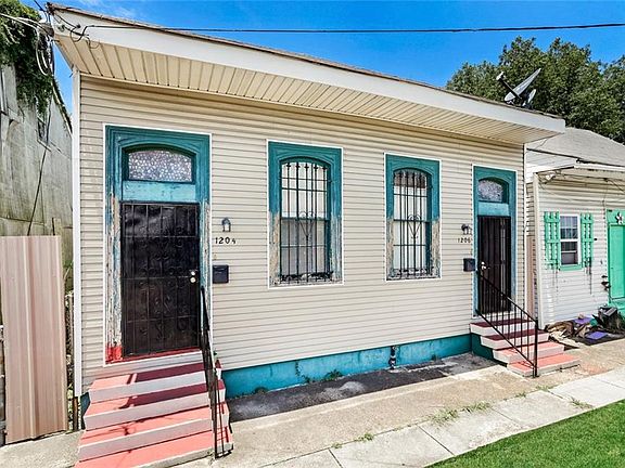 2nd image of 1204-06 Touro St