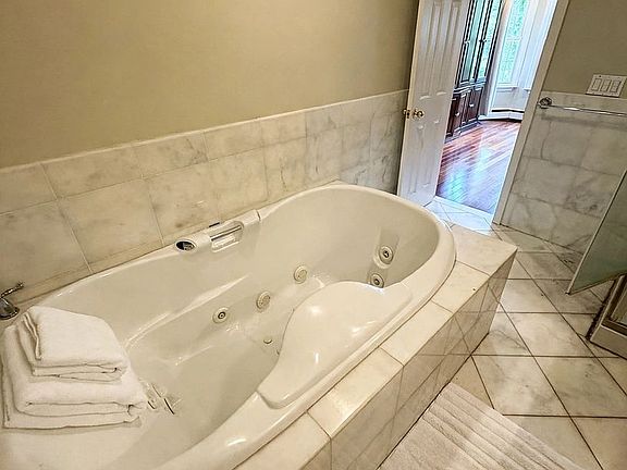 5th image of 22 Warwick St #1