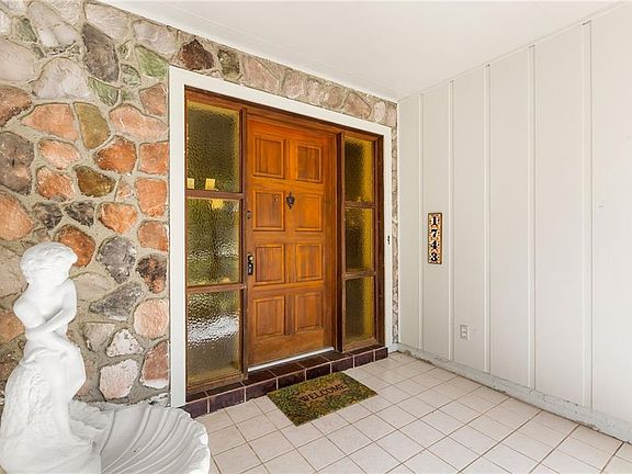 3rd image of 1743 Moss Ct
