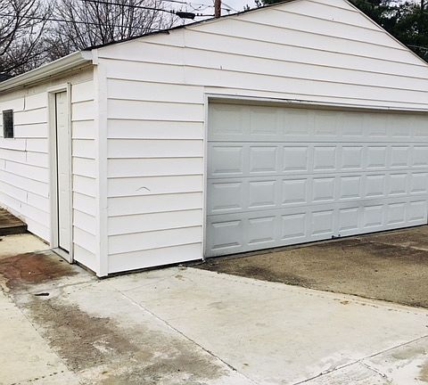 2nd image of 1165 Carrousel Dr E