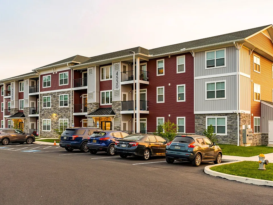 4530 Commerce St #304