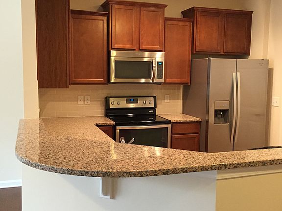 4th image of 210 Tuftin Dr