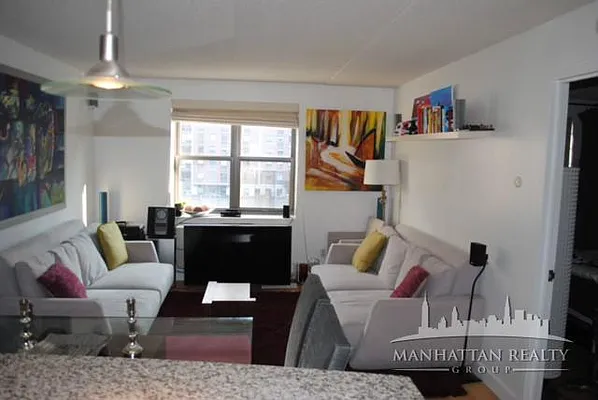Rented by Manhattan Realty Group | media 34