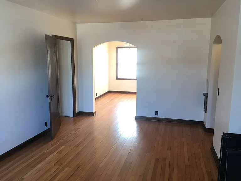 402 Grand Ave — Photo 16
