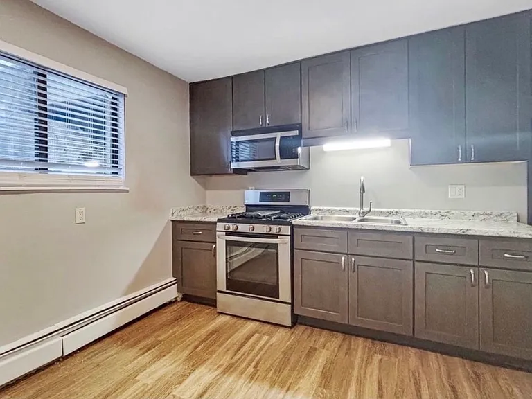 2022 Porter St SW #11 — Photo 7