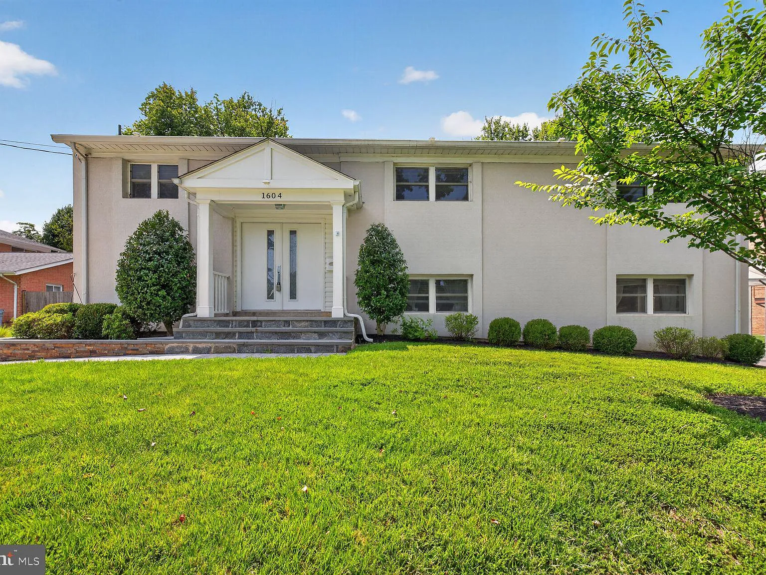 6 bed, 2.5 bath, 1998 sqft, $5,500 — Photo 1