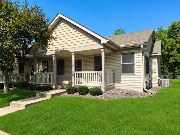 609 Vine Ln, Monticello, MN 55362
