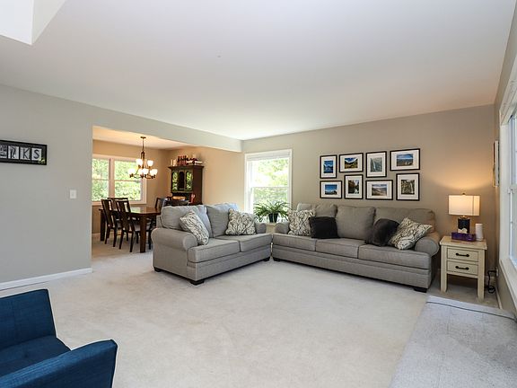 2nd image of 2S480 River Oaks Dr