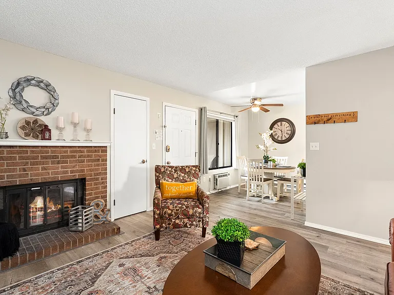 1209 W Plum St #B11 — Photo 7