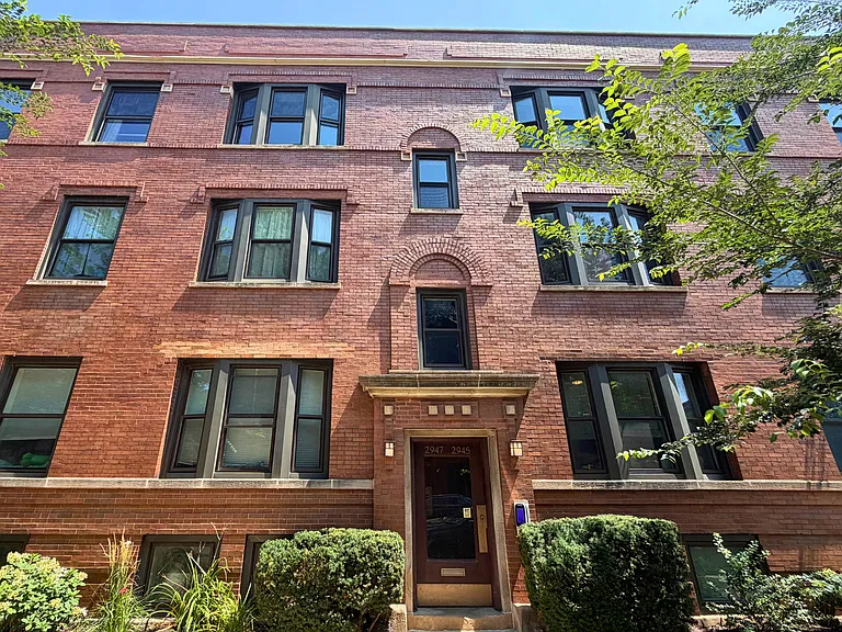 2947 N Sheffield Ave #3 — Photo 1