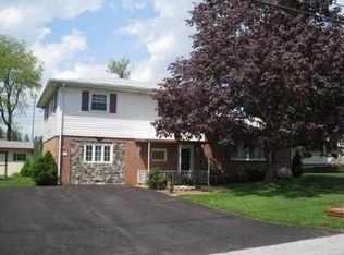 461 Allegheny Dr, York, PA 17402