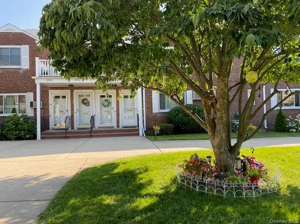 245-32 77th Crescent #F-1, Glen Oaks, NY 11004