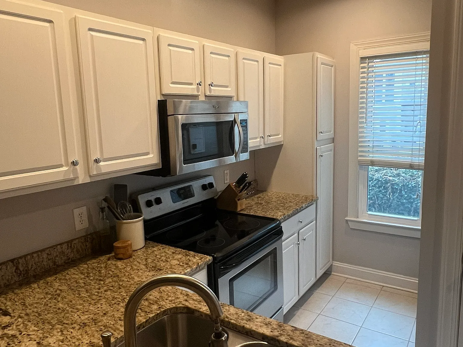 1061 Park West Dr — Photo 3