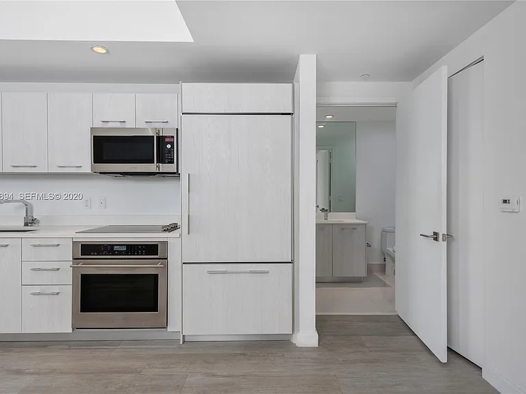 49 SW 9th St #9 — Photo 5