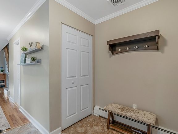 5th image of 84 Hagerman Ct
